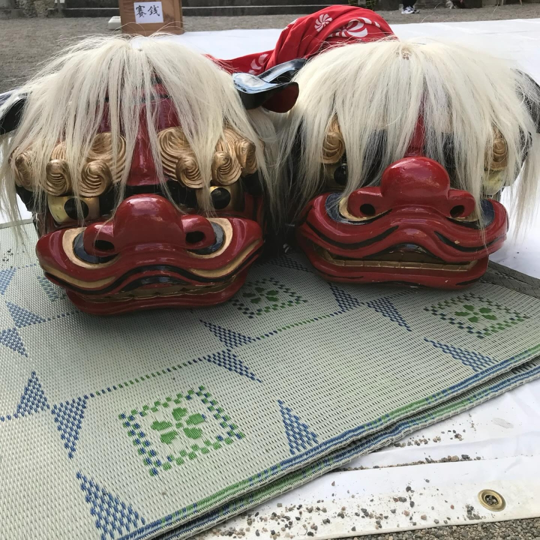 【新春イベントのお知らせ】
・
例年あまり雪が積もらないomoや545の周辺ですが、今朝は真っ白の雪景色でした❄️😊
・
カフェの営業は、1/8木曜日スタートです♪
週末1/11日曜日は、毎年恒例の獅子舞ご披露がございます🥁🦁
・
当日は、初売り記念の紅白ドーナツセットを販売予定⚪️🔴
来場者様には、甘酒の無料お振舞いもあります🍵
・
・
ぜひランチのあとにゆっくりお楽しみ頂きたいと思います❣️
ランチご予約方法はこちら↓ ―――――――――――――――――――――――――― 🌸ランチ等限定メニュー　ご予約方法 ――――――――――――――――――――――――――
・ ①予約リクエスト専用フォーム（前日迄） https://docs.google.com/forms/d/e/1FAIpQLSfBUMtucKm6sLfqqy69I3FGfvCUrcmHjrdgXeajPTuE1VAE5g/viewform  ※ハイライト「ランチ予約」からブラウザへリンクできます🔗 ・ ②お電話　050-3740-8545（火-日:10:00-16:00)  ・ ③SNS DM（前日迄）  ・ ④公式サイト　お問い合わせフォーム  https://omoya545.jp/contact  ・ お知らせ頂く内容🙇‍♀️  ・ご来店予定日（カフェ営業日：木・金・土・日） ・ご来店予定時間（ランチ11:00-13:30)  ・代表者様のお名前 ・当日繋がるお電話番号  ・ご希望メニュー（menu参照　https://omoya545.jp/cafe）  ・ 避けている食材等あれば、可能な限り代替え対応致します😊 
・
――――――――――――――――――――――――――
🚗ご来店方法
――――――――――――――――――――――――――
・
カーナビご利用の際は、以下住所をご入力下さい↓
岡山県 岡山市 北区 御津新庄 368番地
・
🛣️道案内動画1/山陽IC・赤磐・和気/津山・美作方面
https://www.instagram.com/reel/C61A-vTSQSz/?igsh=MWV4NG1ydHdzdzhrdA==
・
🛣️道案内動画2/岡山IC・岡山市街・空港/津山・久米南方面
https://www.instagram.com/reel/C6xoufzSudl/?igsh=MW45OXBkZXNvcWZuag==
・
公式HPアクセスページ
https://omoya545.jp/access
・
テイクアウト・一時降車のみ
https://www.instagram.com/p/C-bRflQycxW/?hl=ja&img_index=1

※フィード欄TOPにも、動画と画像を掲載しています
※ハイライト[ACSESS]もご参考ください

・
・
・
omoや545は、アレルギーや食制限に関わらず、美味しいね！と一緒に言い合えるメニューをご提供します🏡
・
大切な人と過ごす、心身のご褒美時間。
いつも頑張っているご自分へのご褒美に、ぜひ大切な方と一緒にお立ち寄りください。
・
皆様のご来店をお待ちしております☺️

#omoや545 
#岡山カフェ 
#岡山ランチ 
#ファミリーカフェ 
#親子カフェ